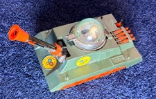 Hamilton's Invaders Sci-fi Remco Space Tank 60s Rare 4 missiles  driver working