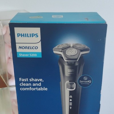 Philips Norelco Shaver 5200 Wet/Dry Rechargeable 3 Head Rotary Facial Shaver Men
