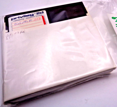 COMMODORE 64/128 -- 12 DISKETTEN - WYSIWYG - LOT: 64#120
