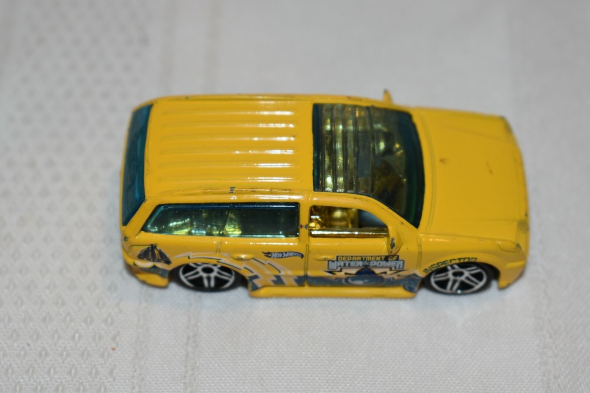 Hot Wheels 2002 Yellow Boom Box 