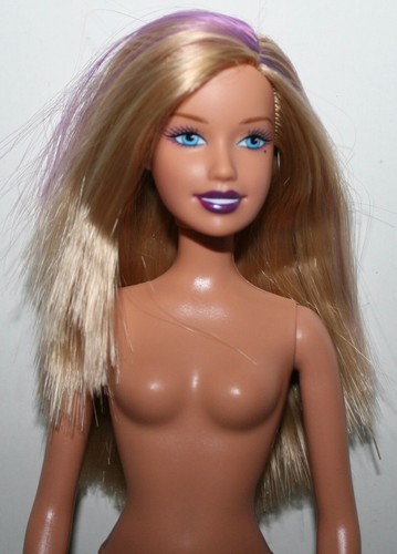 Mattel Barbie Doll Blonde Hair with Purple Streaks, Bendable Legs, Beauty Mark - Imagen 5 de 11