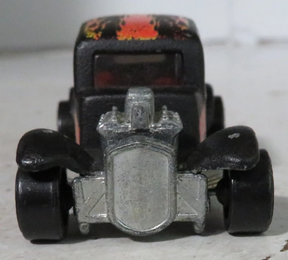 1968 Hot Wheels RARE Classic '32 Ford Coupe Vicky Flat Black with Orange Flames - Image 4 of 4