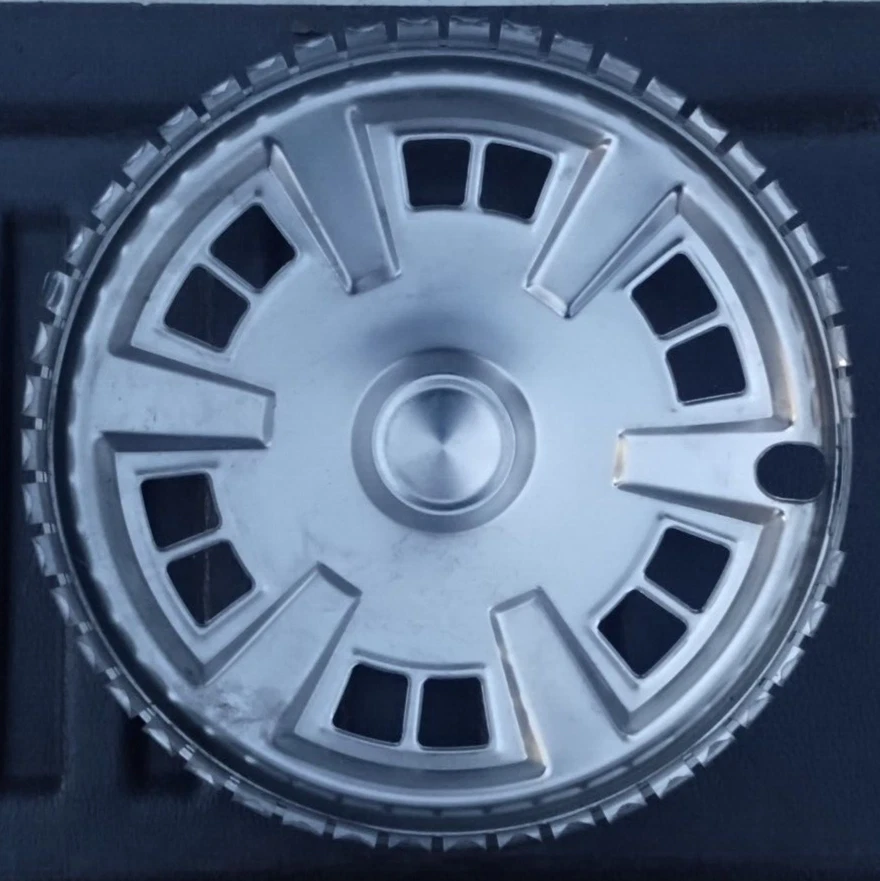 Tapacubos Toyota Corolla 1971 1972 Foto 2 de 4