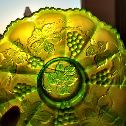 Vtg Fenton Carnival Glass Grape Pattern Green 2" x 6.5" Bowl - Picture 8 of 9