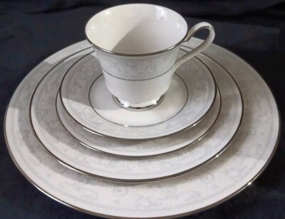 Trudy by Noritake Ivory China 5 PIECE PLACE SETTING, Discontinued, Japan EUC