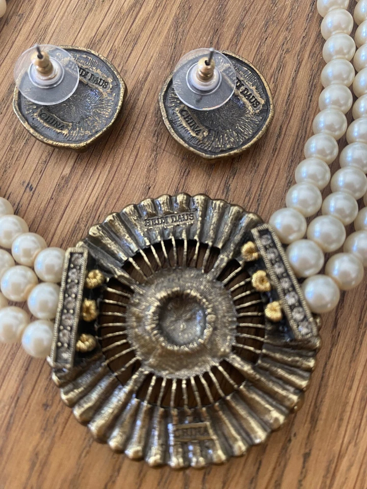 COLLAR Y PENDIENTES HEIDI DAUS PERFECTO PAVÉ CRISTAL BEGIUM DISCO 3 HILOS IMITACIÓN PERLAS❤️ Foto 4 de 4