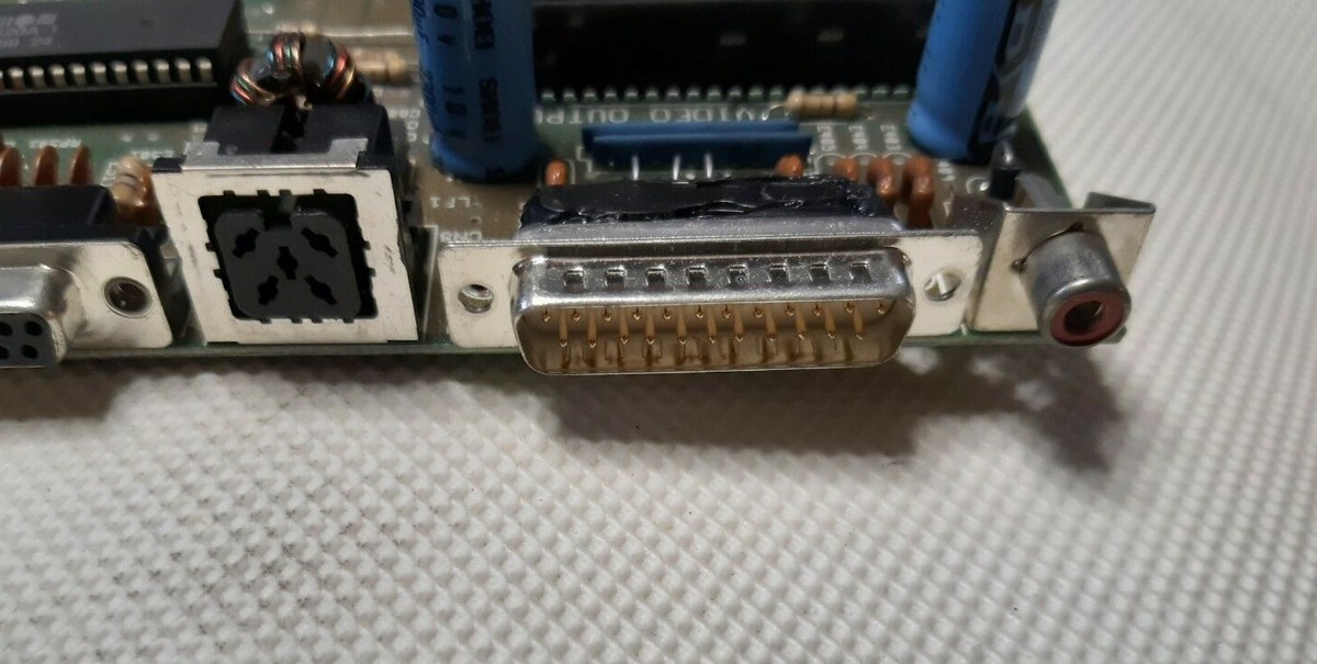 Commodore Amiga 500 600 1200 2000 3000 4000 DB23 RGB video VGA adapter Commodore Amiga 500 600 1200 2000 3000 4000 DB23 RGB video VGA adapter