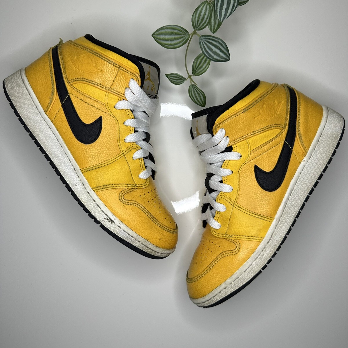 Nike Air Jordan 1 Mid GS University Gold 2019 554725-700 Youth 