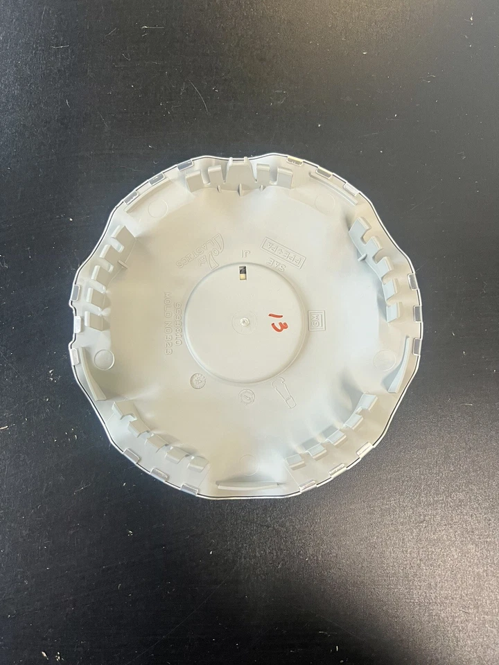 2001-2002 16" Olds Oldsmobile Alero tampa central polida 9593810 6047 - Imagem 2 de 3