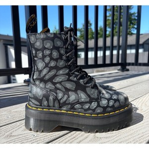 Men’s Size 8 Grey snow leopard Dr Martens Dr. Martens LA004 Leather Black Leopard Print Gray Shoes  main image 3