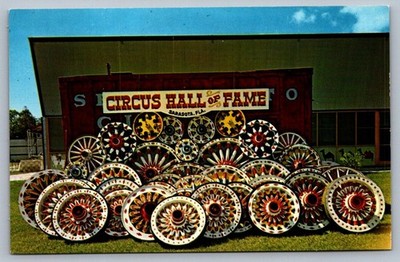 Postcard - Circus Hall of Fame, Sunburst wagon wheels. Sarasota FL 1960s 0226G