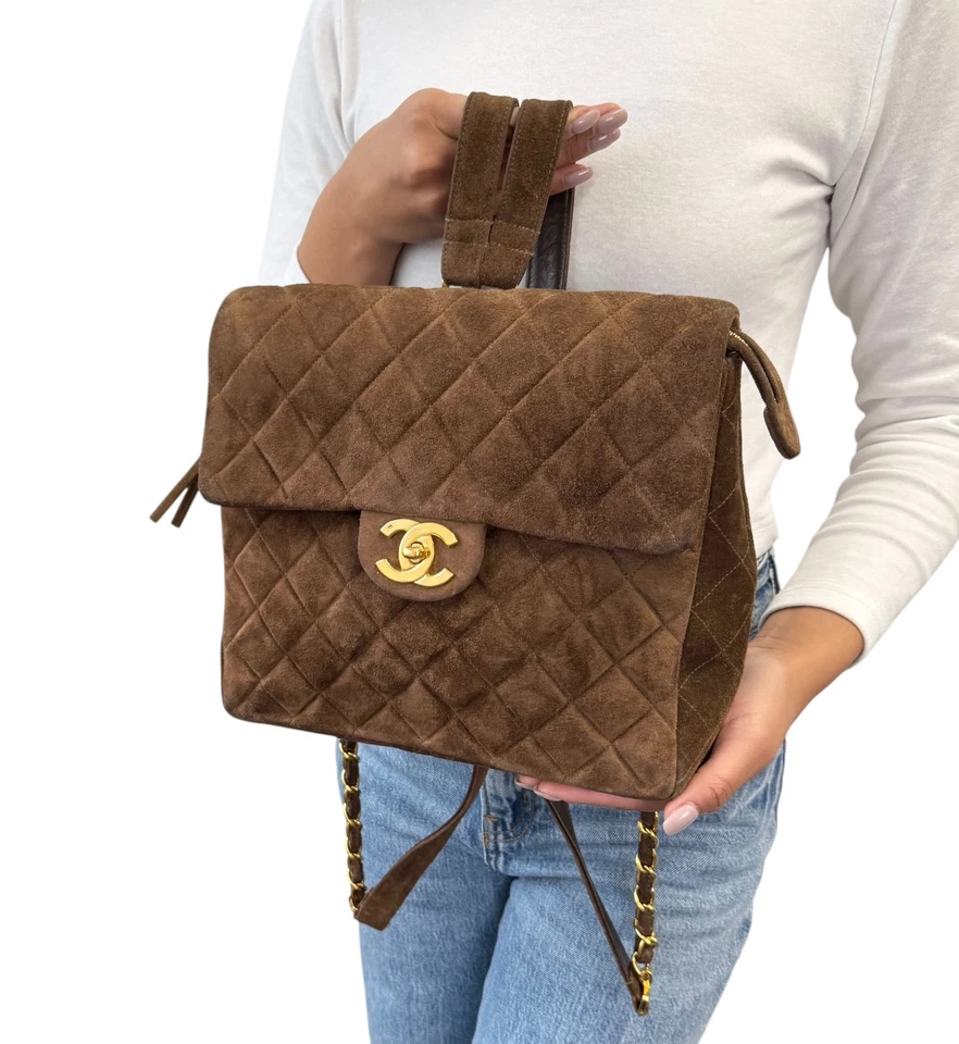 Bolso Mochila CHANEL Vintage Logo CC Gamuza Matelasse Turn Rock Marrón Dorado Foto 2 de 4