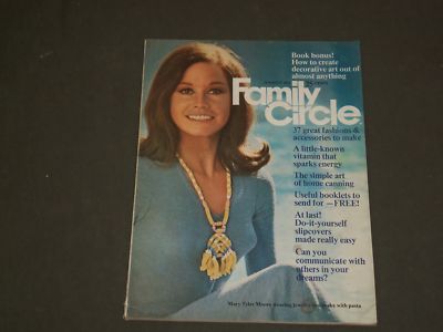 1971 AUGUST FAMILY CIRCLE MAGAZINE - MARY TYLER MOORE COVER - B 3832
