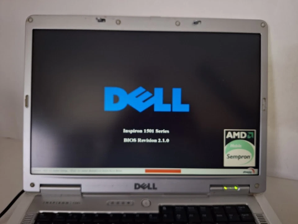 Dell Inspiron 1501 AMD Sempron 3500+ Windows Vista - Para peças - Imagem 2 de 4