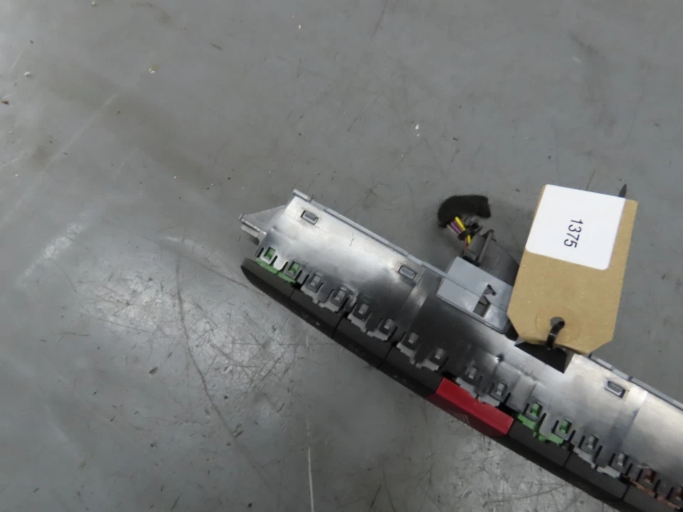 Iveco Daily Hazard Warning Light Switch 2.3D 2018 - 5801655080 - Image 4 of 4