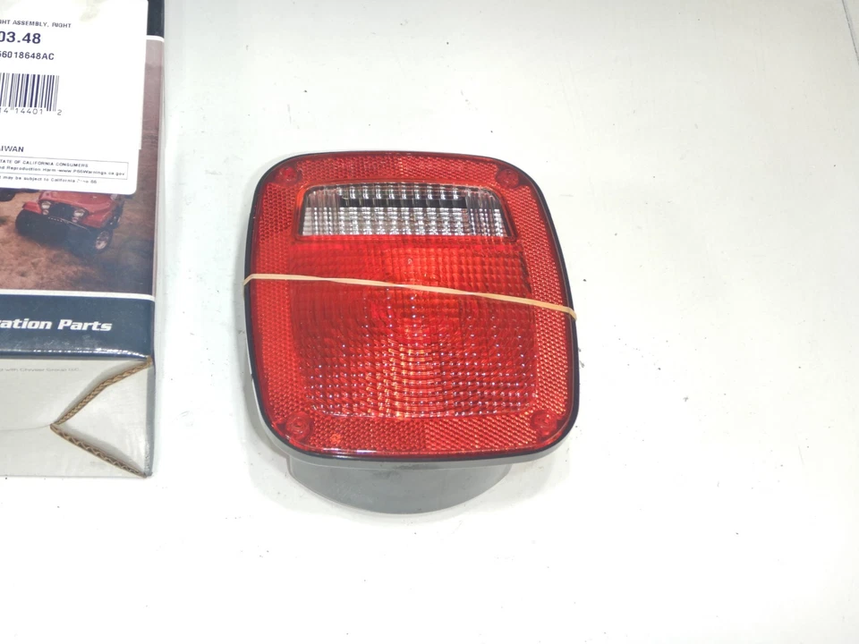 OMIX Jeep Wrangler TJ 98-06 Nuevo Pasajero Luz Trasera Lámpara Luz Trasera 12403.48 Foto 2 de 4