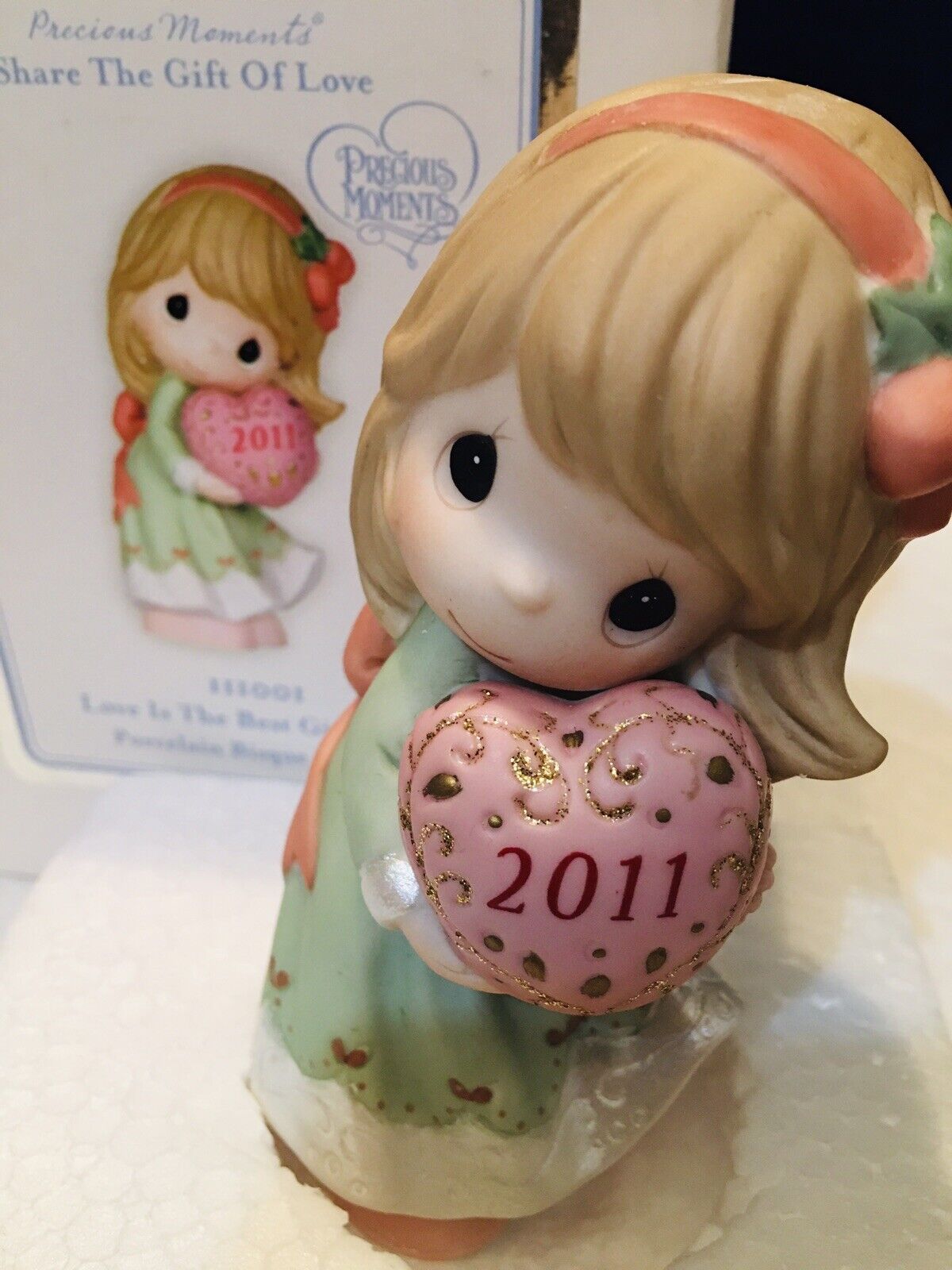 PRECIOUS MOMENTS 2011 PORCELAIN BISQUE FIGURINE LOVE IS THE BEST GIFT OF ALL