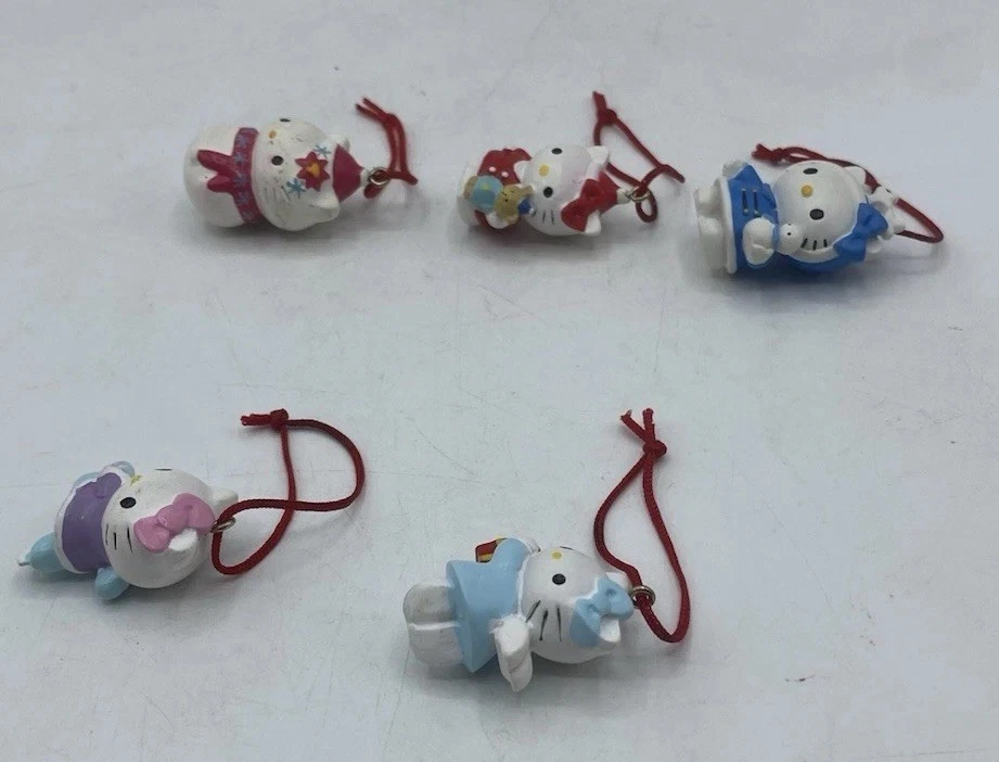 Juego de 5 mini adornos navideños vintage de Sanrio Hello Kitty Kawaii 2005 Foto 3 de 4