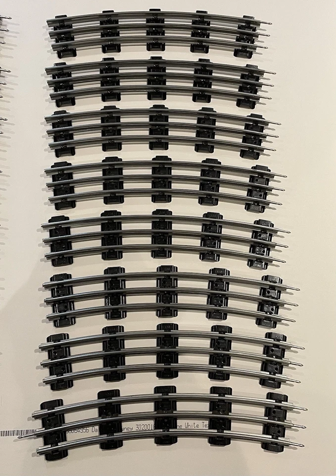 Lionel O Gauge 3-Rail Curves - 16 Pieces Making 54 Inch Dia. Circle - near mint - Image 2 of 4