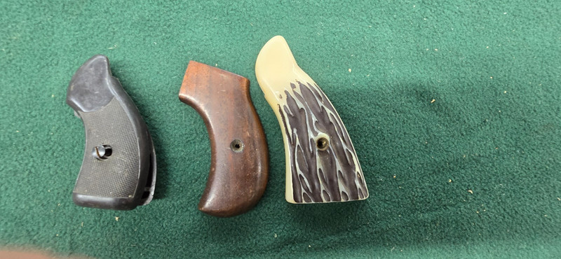 Smith & Wesson, Colt and unknown grips