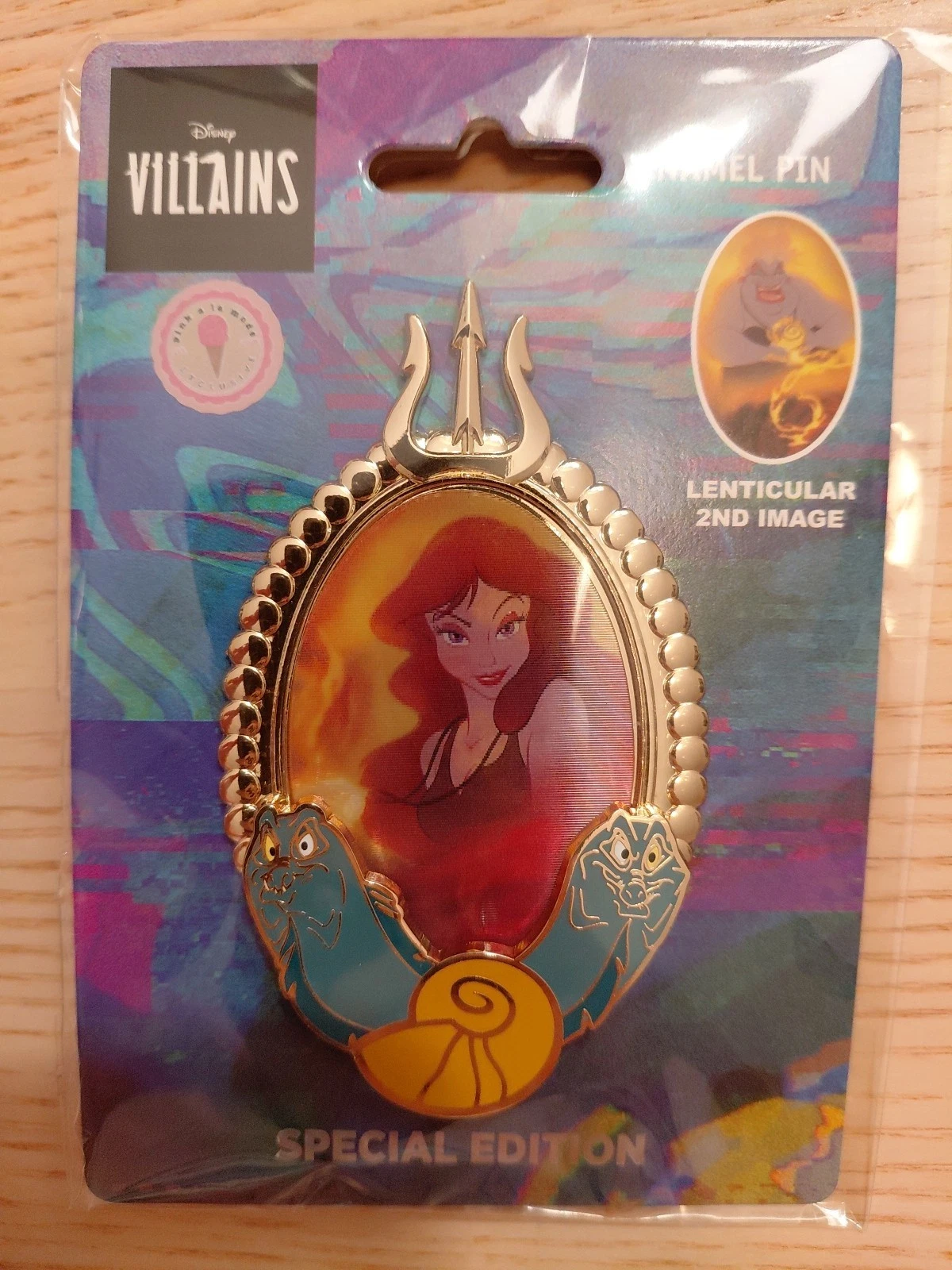 PALM Disney The Little Mermaid Ursula Vanessa Shapeshifter Lenticular Pin LE200