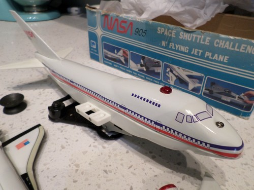 Vintage Nasa 905 Space Shuttle Challenger Flying Jet Plane - Picture 7 of 10