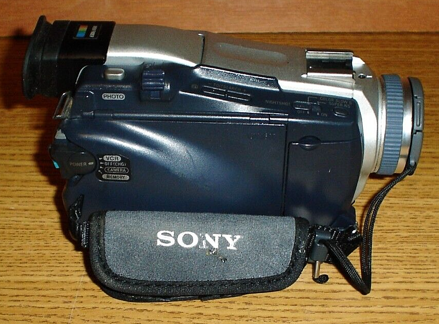 Sony DCR-TRV18 Digital HandyCam Super SteadyShot Video Camera