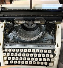 Maplefield - Retro Manual Typewriter Cream vintage Styled (Open Box) thumbnail