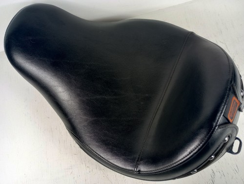 Asiento de motocicleta vintage Saddlemen Travelcade de cuero con tachuelas ancho EE. UU. - Imagen 2 de 9