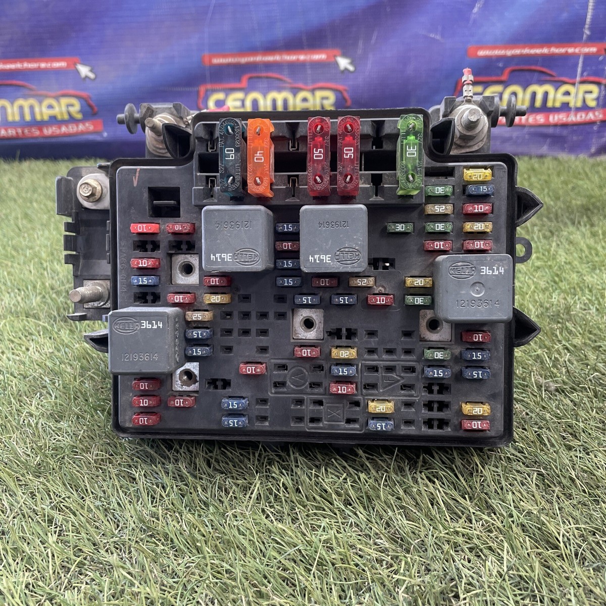 2000-2002 CHEVY SILVERADO ENGINE RELAY FUSE BOX OEM 15328806