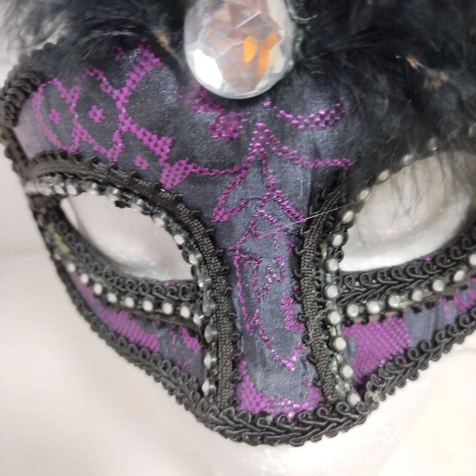 Máscara de Halloween púrpura negra para mujer con joyas fiesta veneciana de Mardi Gras Foto 4 de 4