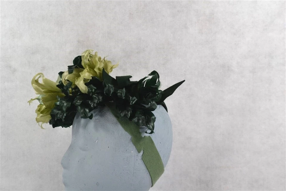 Sombrero punta inclinable vintage plumas verdes hecho a mano estrella de cine Segunda Guerra Mundial original años 40 Foto 2 de 4