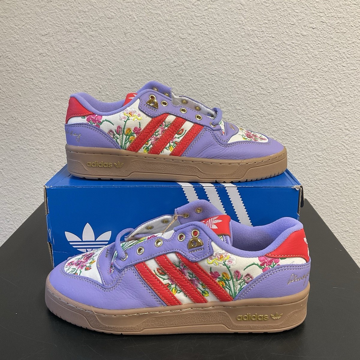 Brand New Grandmas couch adidas unheard of size 9. Hey y main image 3