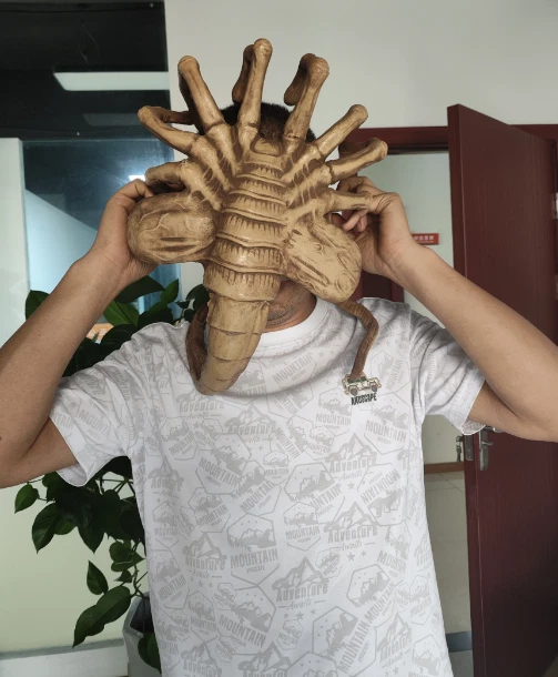 New NECA Aliens Facehugger 1:1 Scale Life Size Foam Replica - image 2 of 4