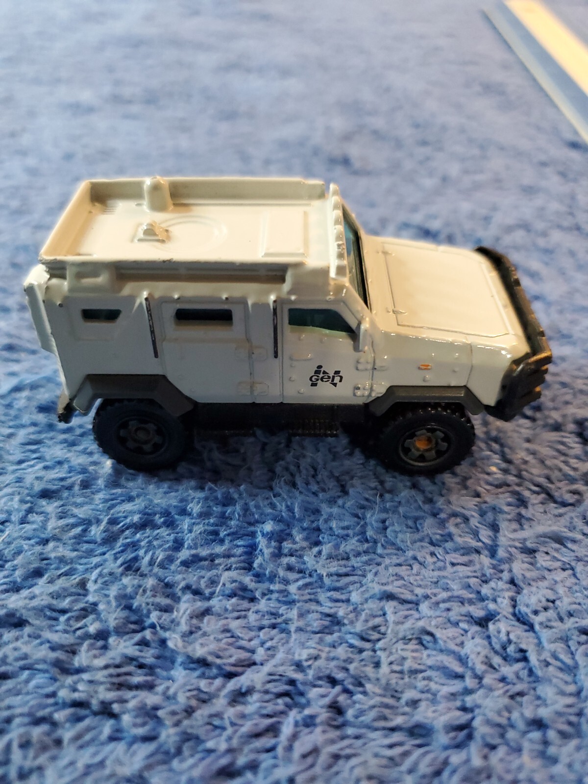 MATCHBOX 10' TEXTRON TIGER INGEN ARMORED JURASSIC WORLD DOMINION 1:64 DIECAST