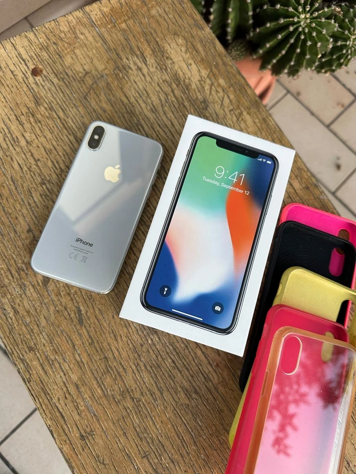 Iphone X 64 gb silver, batteria 100%, Schermo Danneggiato - Immagine 4 di 4