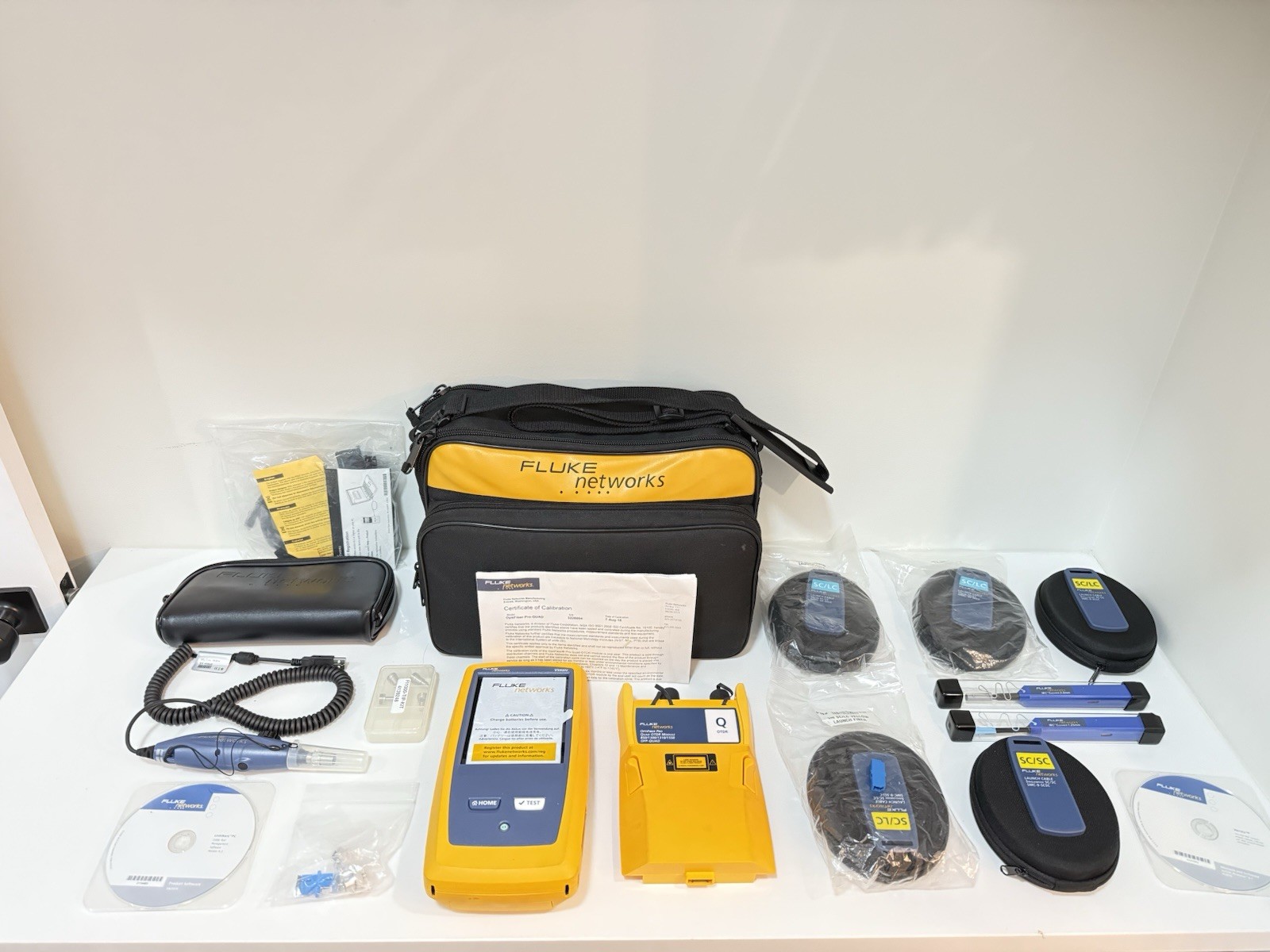 FLUKE NETWORKS VERSIV OPTIFIBER PRO OTDR KIT W/ QUAD OTDR MODULE & ACCESSORIES