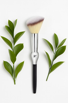 Heavenly Luxe French Boutique Blush Brush #4   Soft Angled Cheek Brush SEALED