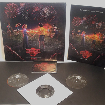 Stranger Things 3 Vinyl Double LP Orange/Black Swirl + 7'' Vinyl, Poster/Sticker