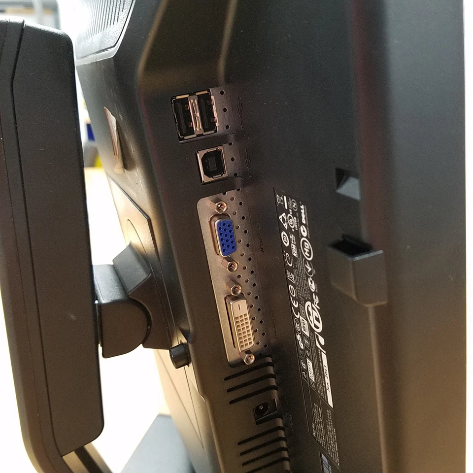 Dell P190Sf Monitor, 19", 5:4 Aspect Ratio, 1280x1024, 5ms, VGA, DVI - USED - Image 3 of 4