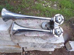 VINTAGE TRUCK AIR HORNS
