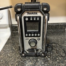 Makita Jobsite Radio XRM02 No Battery Tested