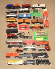 LIONEL LOT OF O GAUGE TRAINS ENGINES AND CARS NICE LITTLE COLLECTION WITH BOXES