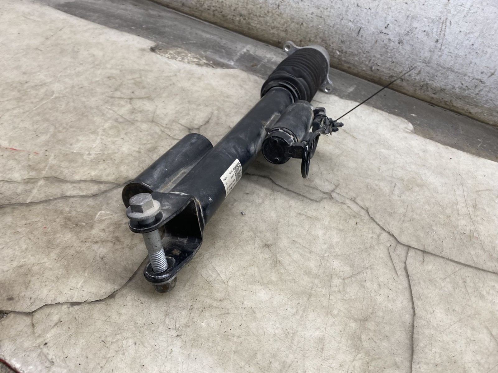 2020-2024 ASTON MARTIN DBX OEM 4.0L V8 LEFT REAR SHOCK ABSORBER MY83-18W002-AA