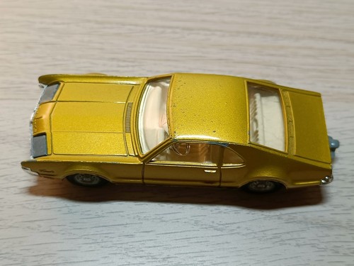 Corgi Toys 276 Oldsmobile Toronado in metallic amber - Picture 8 of 9