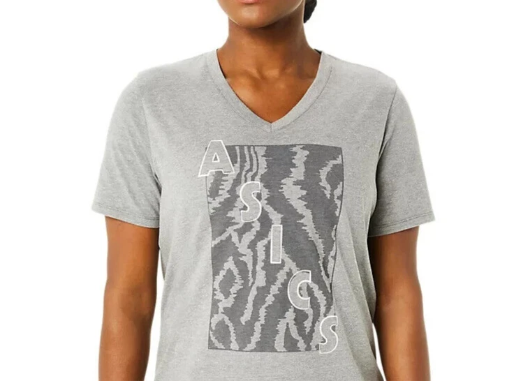 Camiseta para mujer Asics gris estampado cuello en V activo (2032C572) talla XL - NUEVA CON ETIQUETAS - NUEVA CON ETIQUETAS Foto 2 de 4