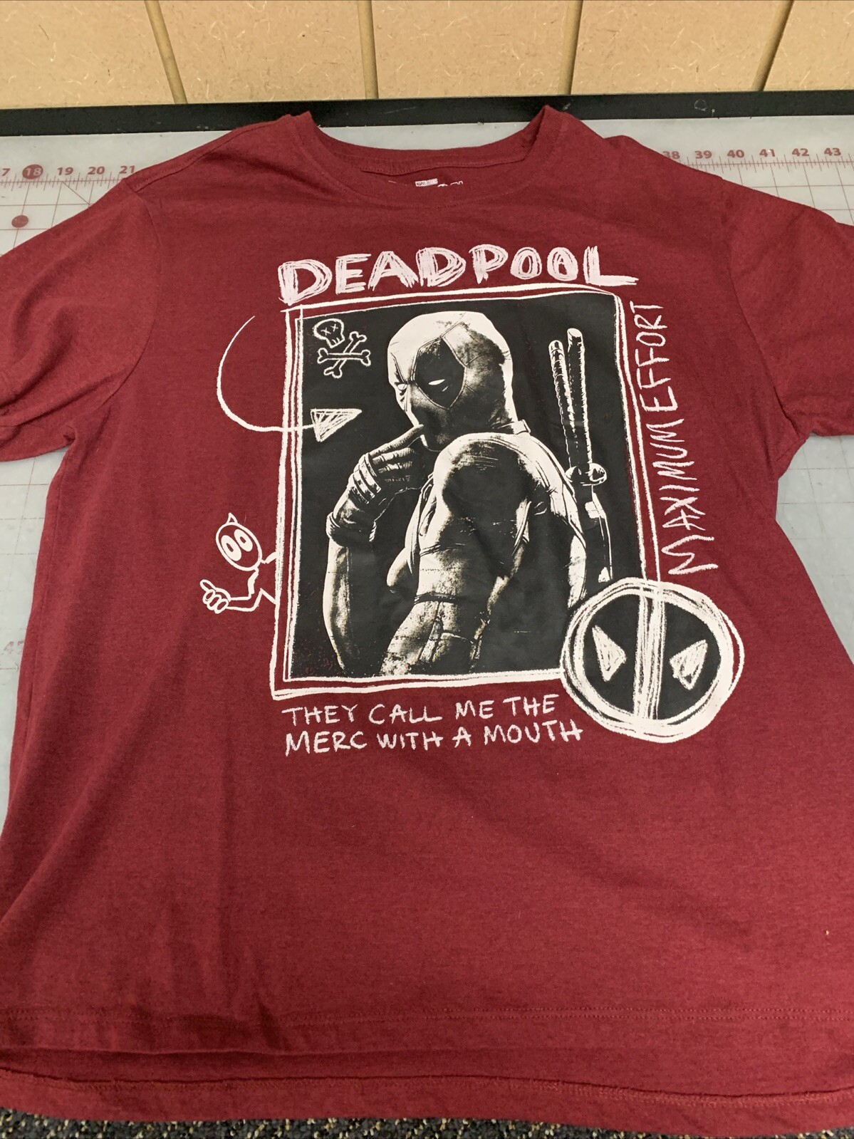 MARVEL STUDIOS MENS DEADPOOL MAXIMUM EFFORT T-SHI… - image 1