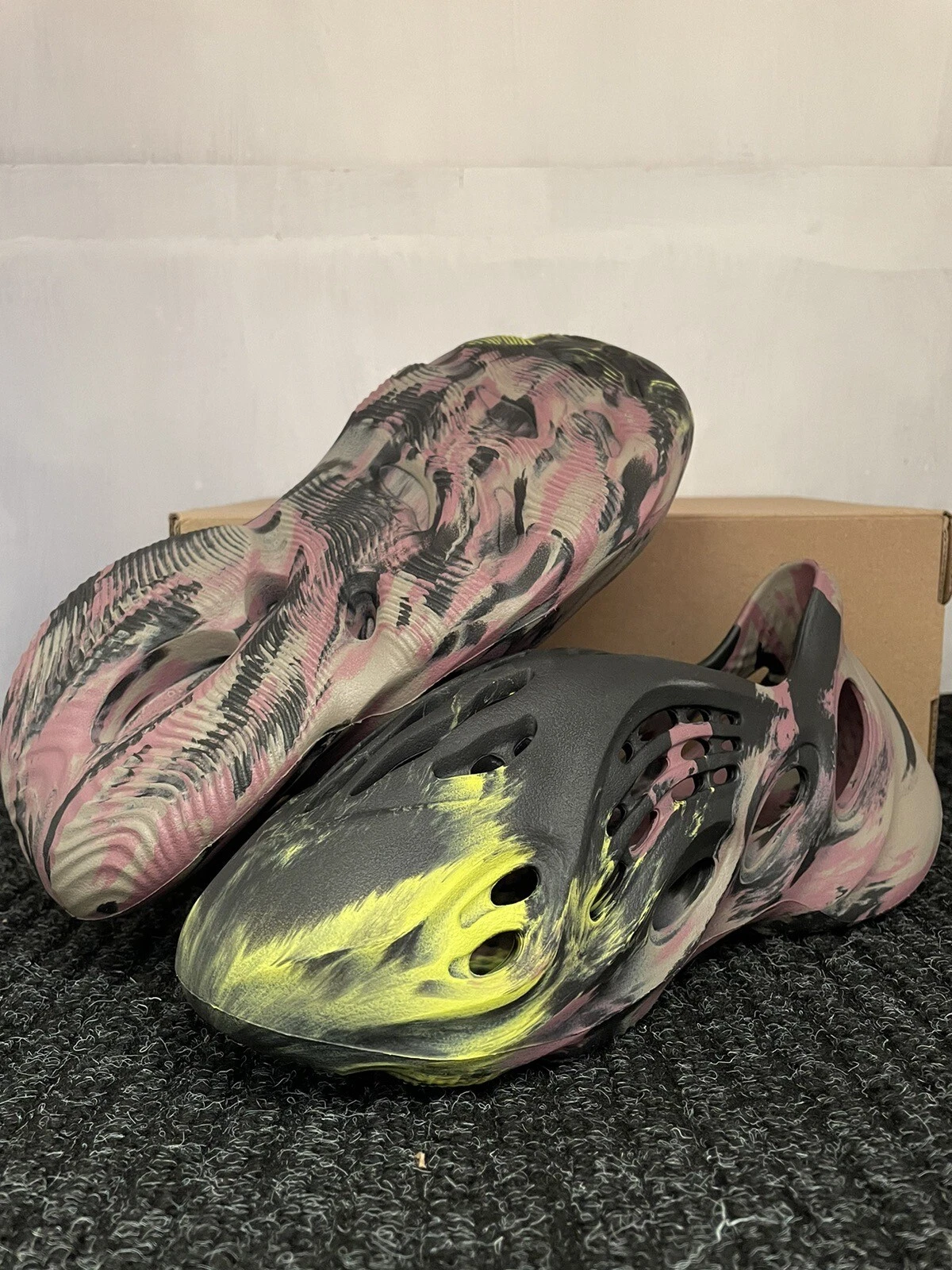 Adidas Yeezy Foam Runner MX Carbon IG9562