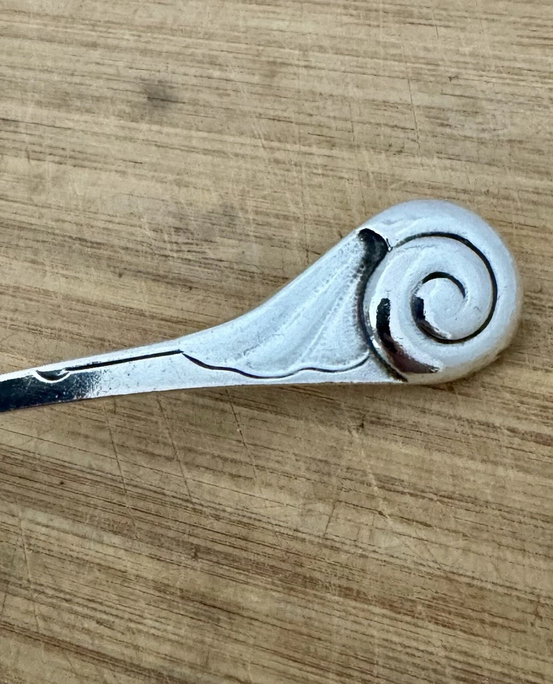 COLHER ESTERLINA 9 1/4" PADRÃO CARACOL ORNAMENTAL GEORG JENSEN #50 1915-1927 - Imagem 4 de 4