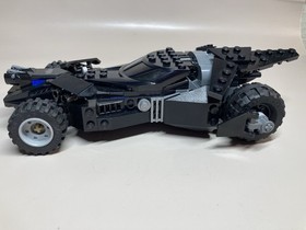 LEGO DC Batman / Batmobile 76045 Kryptonite Interception Incomplete